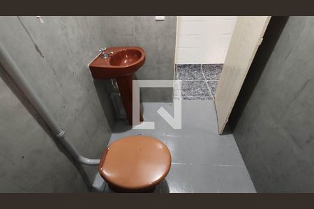 Banheiro de casa para alugar com 2 quartos, 40m² em Vila Perracini, Ferraz de Vasconcelos