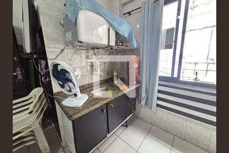 Cozinha de kitnet/studio para alugar com 1 quarto, 25m² em Vila Assuncao, Praia Grande