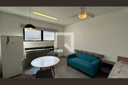 Cozinha de kitnet/studio para alugar com 1 quarto, 26m² em Jurubatuba, São Paulo