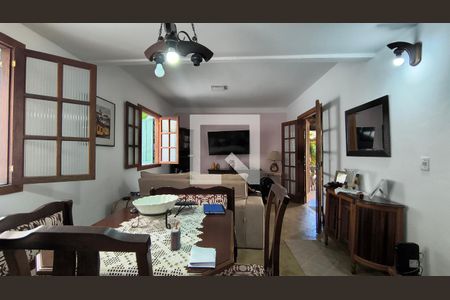 Sala de casa de condomínio para alugar com 4 quartos, 400m² em Vargem Grande, Rio de Janeiro