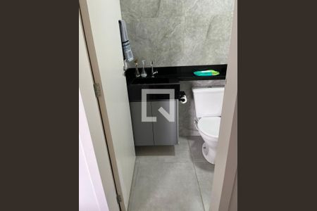 Banheiro de apartamento para alugar com 2 quartos, 58m² em Jardim Belizário, Cotia