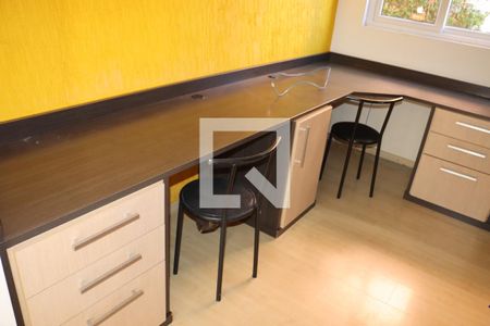 Casa de Condomínio para alugar com 4 quartos, 270m² em Jardim Barbacena, Cotia