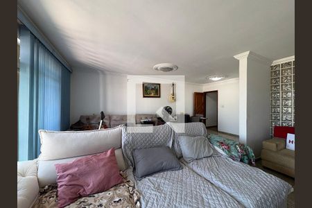 Casa para alugar com 4 quartos, 220m² em Vila Guedes, São Paulo
