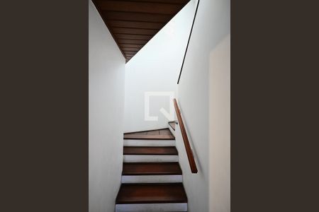 Escada de casa à venda com 3 quartos, 200m² em Parque Assuncao, Taboão da Serra