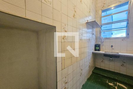 Cozinha de apartamento para alugar com 1 quarto, 24m² em Barra Funda, Guarujá