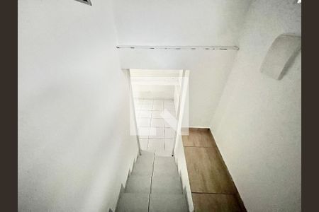 Escada de casa para alugar com 1 quarto, 40m² em Vila Diva, São Paulo