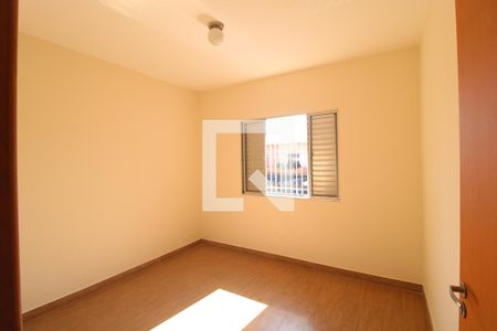 Quarto 2 de casa para alugar com 2 quartos, 250m² em Jardim dos Lagos, São Paulo