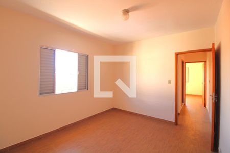 Quarto 1 de casa para alugar com 2 quartos, 250m² em Jardim dos Lagos, São Paulo