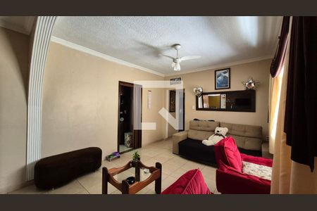 Casa à venda com 3 quartos, 250m² em Jardim Ocara, Santo André