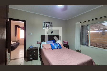 Quarto de casa à venda com 3 quartos, 250m² em Jardim Ocara, Santo André