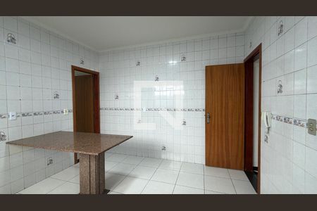 Cozinha de casa para alugar com 3 quartos, 150m² em Parque Sevilha, São Paulo