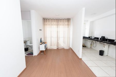 Sala de apartamento para alugar com 2 quartos, 60m² em Jardim Riacho das Pedras, Contagem