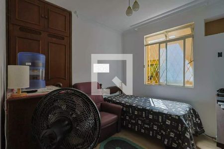 Casa à venda com 4 quartos, 240m² em Caiçaras, Belo Horizonte