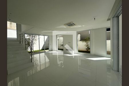 Sala de casa de condomínio à venda com 4 quartos, 390m² em Alphaville, Santana de Parnaíba