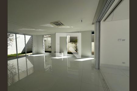 Sala de casa de condomínio à venda com 4 quartos, 390m² em Alphaville, Santana de Parnaíba