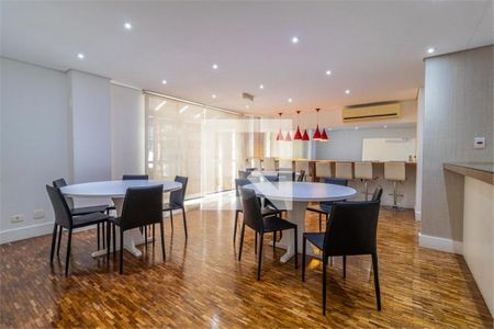 Apartamento à venda com 3 quartos, 130m² em Vila Uberabinha, São Paulo