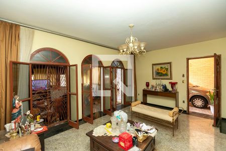 Casa à venda com 3 quartos, 250m² em Parque São Quirino, Campinas
