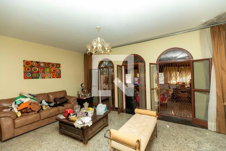 Casa à venda com 3 quartos, 250m² em Parque São Quirino, Campinas