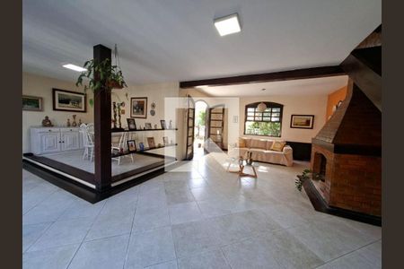 Casa à venda com 4 quartos, 254m² em Itaipu, Niterói
