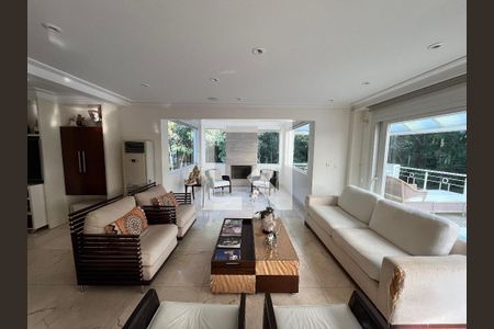 Casa à venda com 4 quartos, 650m² em Vila Santos, São Paulo