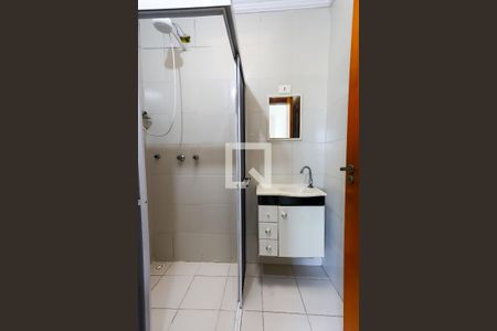 Banheiro da Suíte 1 de casa para alugar com 2 quartos, 150m² em Jardim Tres Irmaos, Taboão da Serra