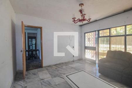 Sala de casa à venda com 4 quartos, 500m² em Teresópolis, Porto Alegre