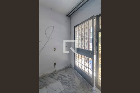 Sala de casa à venda com 4 quartos, 500m² em Teresópolis, Porto Alegre