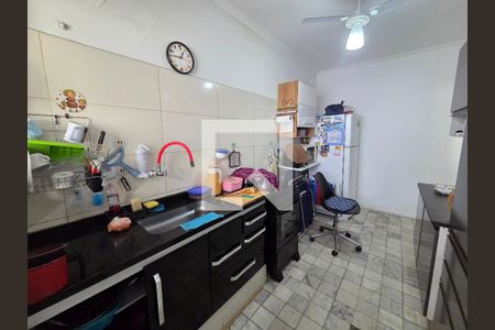 Cozinha de apartamento para alugar com 2 quartos, 68m² em Cidade Ocian, Praia Grande