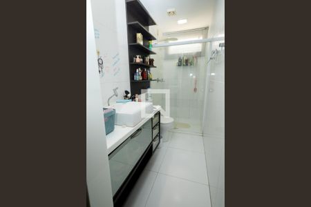 Banheiro da Suíte 1 de casa de condomínio para alugar com 2 quartos, 66m² em Campo Grande, Rio de Janeiro