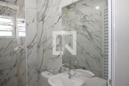 Banheiro de apartamento para alugar com 1 quarto, 50m² em Jardim Santo Eduardo, Embu das Artes