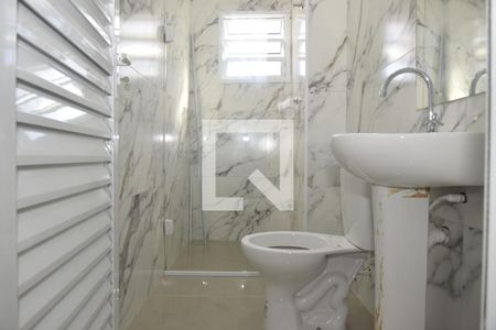 Banheiro de apartamento para alugar com 1 quarto, 50m² em Jardim Santo Eduardo, Embu das Artes