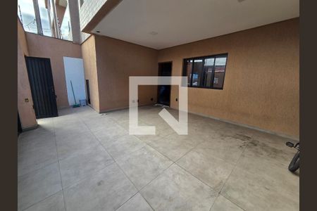 Garagem de casa para alugar com 3 quartos, 116m² em Guilhermina, Praia Grande