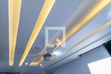 Sala - Detalhe das luminárias de apartamento para alugar com 2 quartos, 45m² em Bonsucesso, Rio de Janeiro