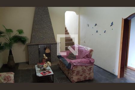 Sala de casa para alugar com 7 quartos, 450m² em Sertao Carangola, Petrópolis