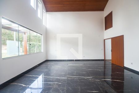 sala de casa de condomínio à venda com 3 quartos, 236m² em Casa Branca, Brumadinho
