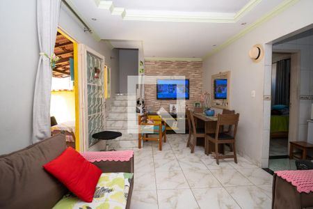 Sala de casa para alugar com 3 quartos, 180m² em Chacaras Reunidas Santa Terezinha, Contagem