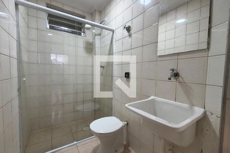 Banheiro  de kitnet/studio para alugar com 0 quarto, 33m² em Boqueirão, Praia Grande