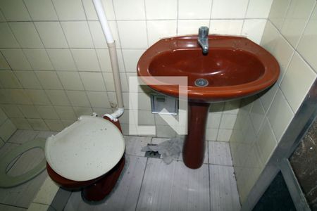 Banheiro de casa para alugar com 1 quarto, 35m² em Penha, Rio de Janeiro
