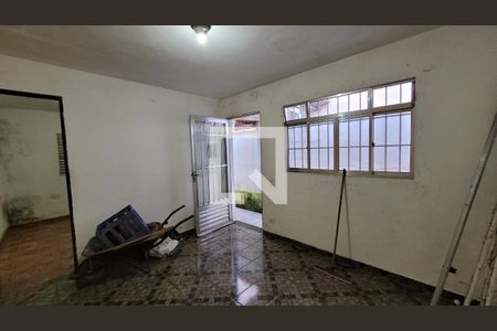 Sala de casa para alugar com 2 quartos, 106m² em Vila Ercilia, Itaquaquecetuba