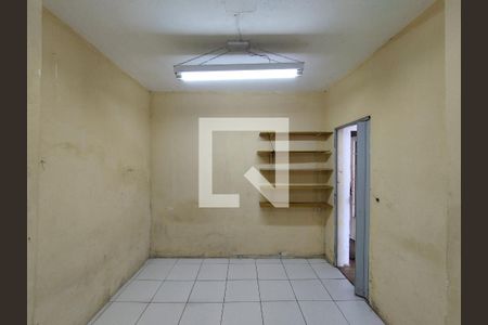 Garagem de casa à venda com 2 quartos, 200m² em Vila Brasilina, São Paulo