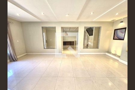Casa à venda com 4 quartos, 280m² em Pendotiba, Niterói