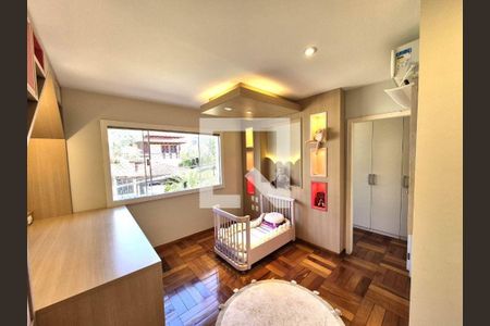 Casa à venda com 4 quartos, 280m² em Pendotiba, Niterói