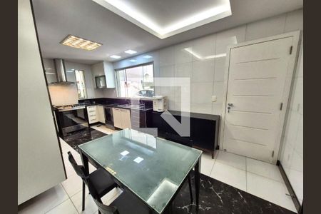 Casa à venda com 4 quartos, 280m² em Pendotiba, Niterói