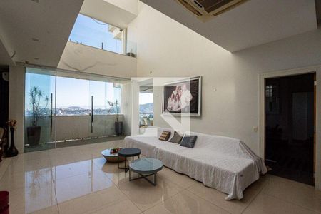 Casa à venda com 4 quartos, 490m² em Charitas, Niterói