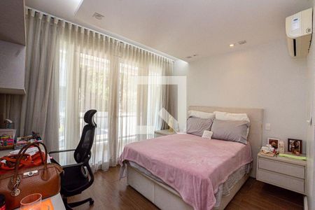 Casa à venda com 4 quartos, 490m² em Charitas, Niterói