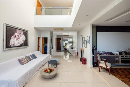 Casa à venda com 4 quartos, 490m² em Charitas, Niterói