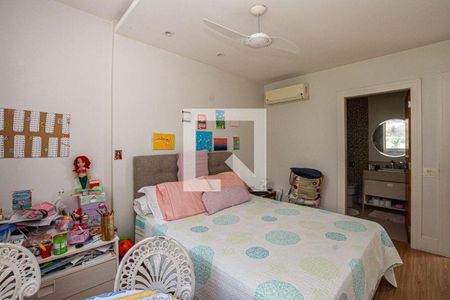 Casa à venda com 4 quartos, 490m² em Charitas, Niterói