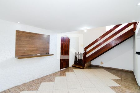 Sala de casa para alugar com 2 quartos, 89m² em Jardim Jovaia, Guarulhos