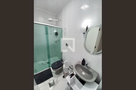 Banheiro de apartamento para alugar com 1 quarto, 50m² em Catiapoã, São Vicente