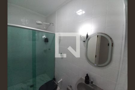 Banheiro de apartamento para alugar com 1 quarto, 50m² em Catiapoã, São Vicente